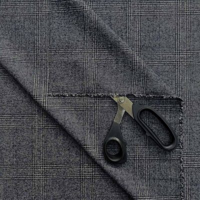 Tessuto in pura lana a quadretti bianco e opaco blu 2