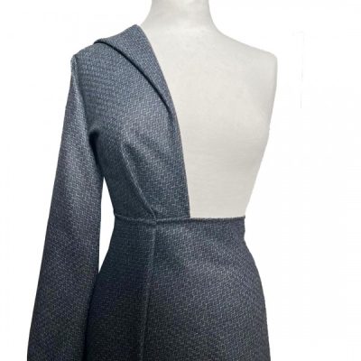 Tessuto in pura lana a quadretti bianco e opaco blu mannequin 4