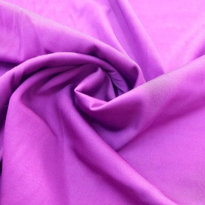 Tessuto in raso di cotone elasticizzato viola 1