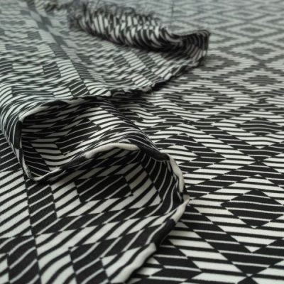 Raso per abbigliamento a rombi e righe bianco e nero 3