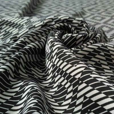 Raso per abbigliamento a rombi e righe bianco e nero 5