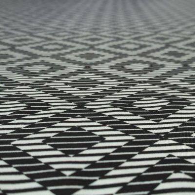 Raso per abbigliamento a rombi e righe bianco e nero 1