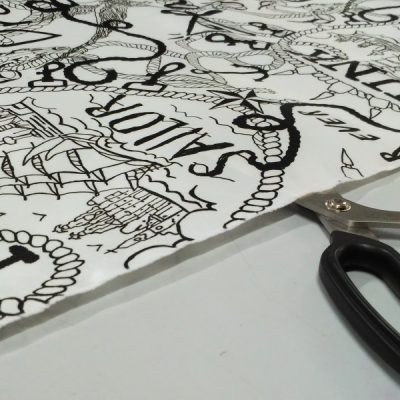 Tessuto inpermeabile per abbigliamento fantasia marinara bianco e nero 2