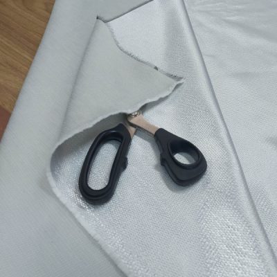Tessuto made in italy d'alta moda colore argento 2