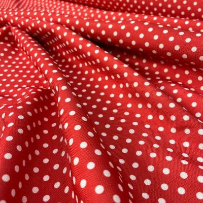 Tessuto multiuso con pois bianchi su rosso lampone 2