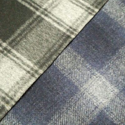 Tessuto per abiti e cappotti a pannetto con motivo a quadri bianco blu e nero sovrapposti