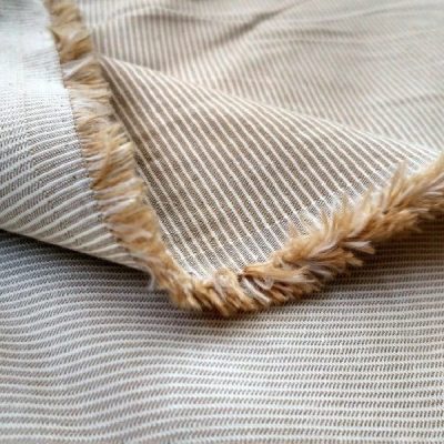 Tessuto cotone per abiti fantasia a righe bianco e marroncino al metro