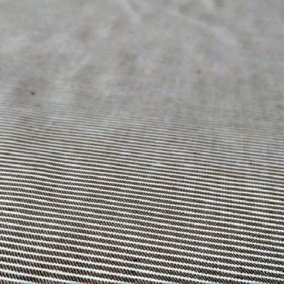 Tessuto cotone per abiti fantasia a righe bianca e nera al metro