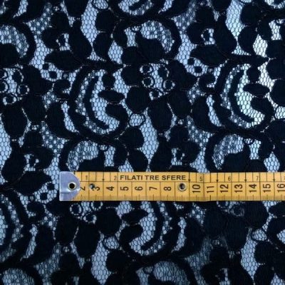Tessuto per abbigliamento in pizzo floreale nero 2 metro