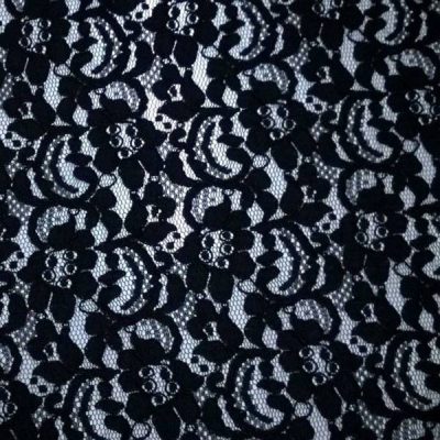 Tessuto per abbigliamento in pizzo floreale nero 4