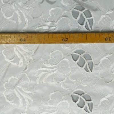 Pizzo taffet&agrave; ricamato foglie bianco 3
