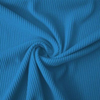 Tessuto per tende a vetro con orli ricamati cuore shabby al metro azzurro arricciato