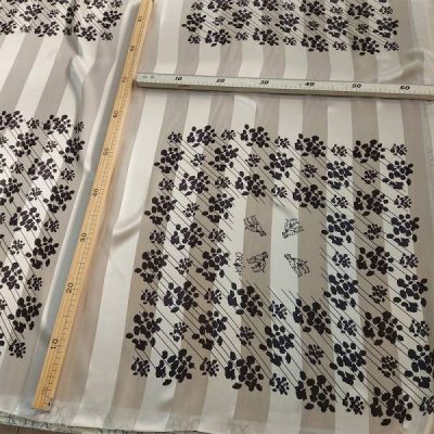 Raso di seta da abbigliamento motivo dalmata bianco nero al metro 7