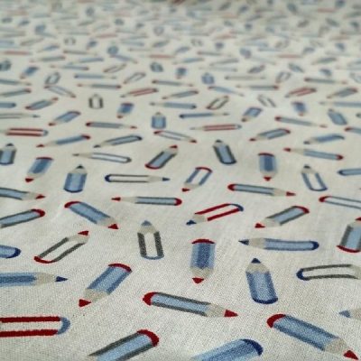 Tessuto per lenzuolato in cotone francese con fantasia a matite bianco rosso e blu 2