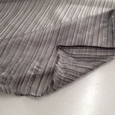 Tende con motivo a righe grigio e nero 5