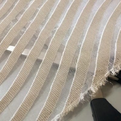 Tessuto per tende motivo a righe ondulate devor&egrave; al metro 2 forbice