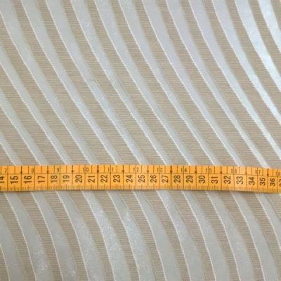 Tessuto per tende motivo a righe ondulate devor&egrave; al metro 4 righello