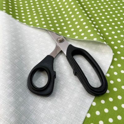 Tessuto multiuso con pois bianchi su verde mela 4