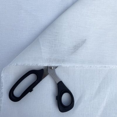 Tessuto puro lino abbraccio di morbidezza per abbigliamento bianco 3