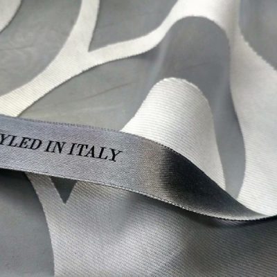 Tessuto per tende elegante motivo a spirali grigio e bianco dettaglio MADE IN ITALY