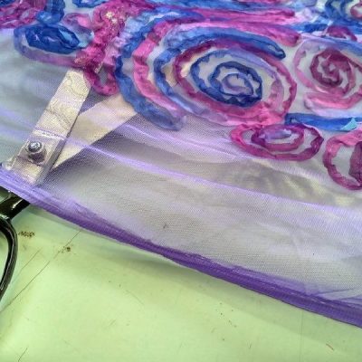 Pizzo elastico per abbigliamento con fantasia a spirali viola 3