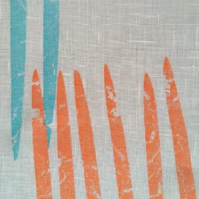 Tessuto per tende con fantasia astratta multicolor rustica su bianco al metro 1