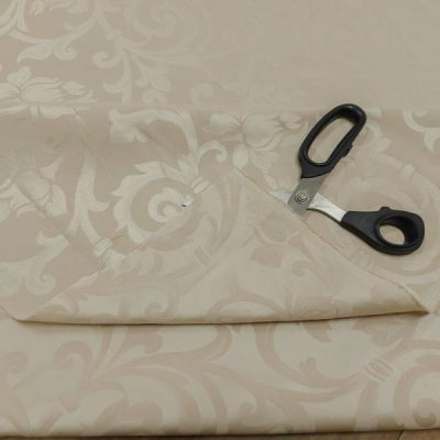 Tessuto per tovaglia Jacquard damascato al metro dettaglio forbici marroncino forbice