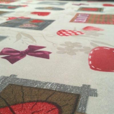 Tovagliato rustico e romantico con cuori e scritte 4