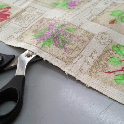 Tovagliato shabby floreale con lettering francese multicolor 3