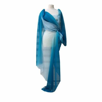 Abito su mannequin tessuto in chiffon velo sfumato bicolore azzurro bianco