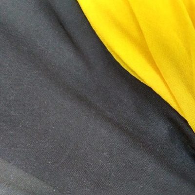 Tessuto per abiti al metro velo chiffon sfumato bicolore nero giallo dettaglio