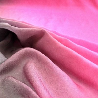 Tessuto per abiti al metro velo chiffon sfumato bicolore grigio fucsia dettaglio