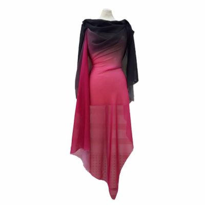 Abito su mannequin tessuto in chiffon velo sfumato bicolore fucsia nero