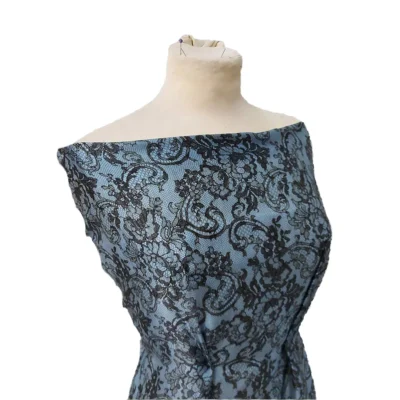 Raso di Seta con fantasia stampata Made in Italy manichino 1