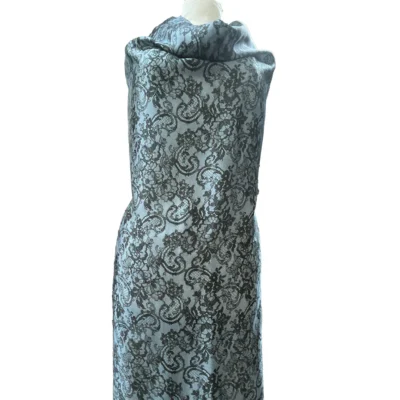 Raso di Seta con fantasia stampata Made in Italy manichino 3