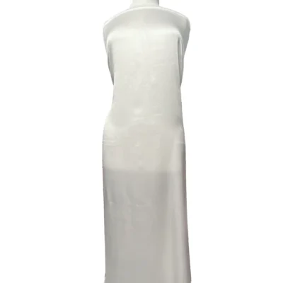 Rasatello di seta statico color avorio manichino 1