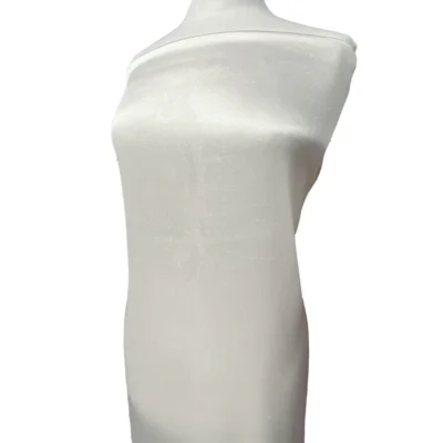 Rasatello di seta statico color avorio manichino 2