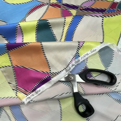 Raso di pura seta MADE in ITALY fantasia geometrica multicolor 3