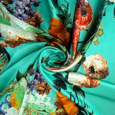 Raso di pura seta MADE in ITALY fantasia floreale su sfondo azzurro 2