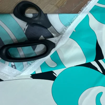 Scampolo in raso di pura seta MADE IN ITALY fantasia astratta 2