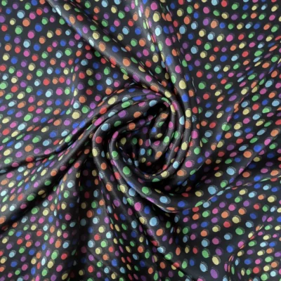 Tessuto in raso di seta alta moda Made in Italy con cerchi multicolor su sfondo nero 4