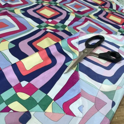 raso fantasia geometrica pop