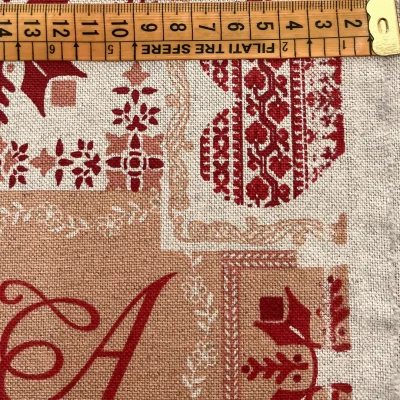 Tessuto natalizio cotone altezza doppia al metro fantasia rossa con cuori scritte e renne (5)