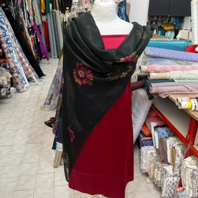 Chiffon di seta fantasia floreale con righe bianche manniquin 8