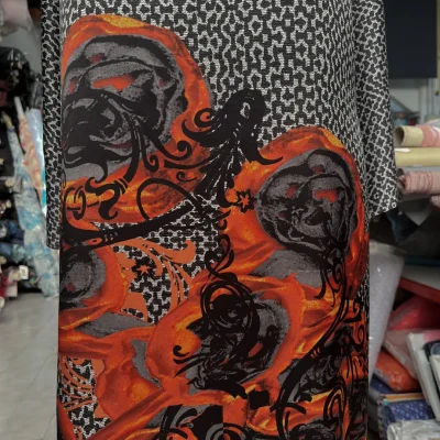 Raso di pura seta Made in Italy a fantasia astratta 2