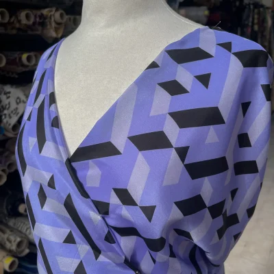 Raso di seta d'Alta Moda MADE in ITALY fantasia geometrica 7