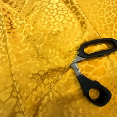 Scampolo in raso di seta fantasia animalier 2