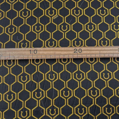 Tessuto in raso di seta fantasia con ferri di cavallo 4