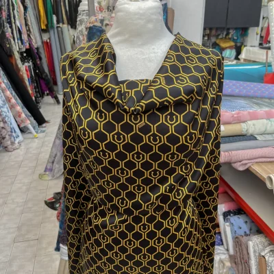 Tessuto in raso di seta fantasia con ferri di cavallo 9