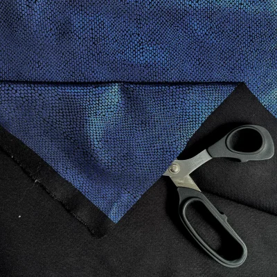 Tessuto tecnico bielastico con fantasia a scaglie 5